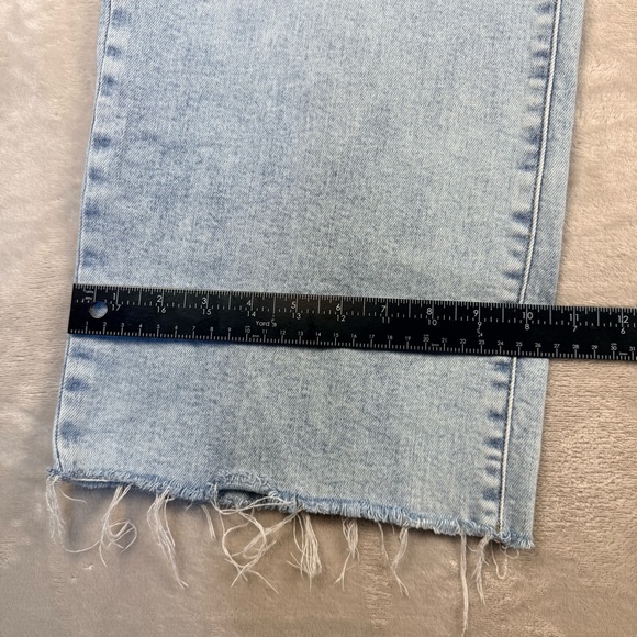 DAZE Hug High Rise Cropped Wide Leg Jeans Raw Hem Light Wash Size 32 - Picture 11 of 11